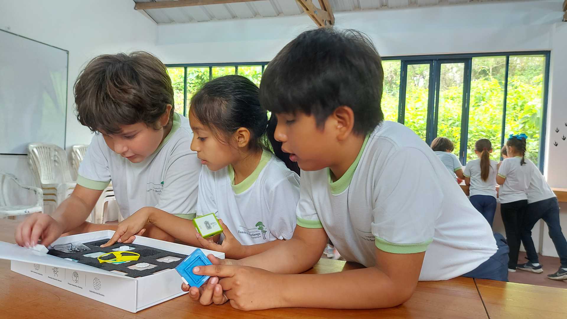 Students_TdBSchool_August2023_STEM_robotics lab.jpg